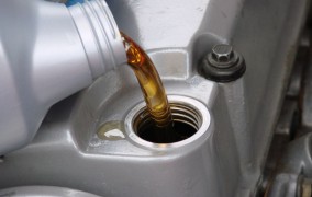 Kontrola hladiny oleja v motore
