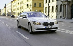 Zlodeji ukradli luxusné BMW z Detroitského autosalónu