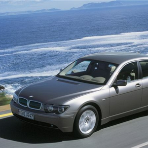 BMW-7_Series_2002.jpg