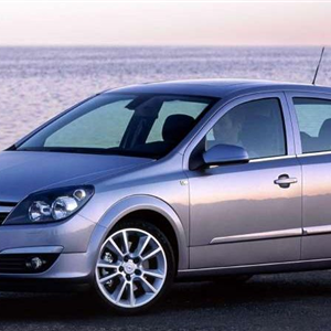 Opel-Astra_2004.jpg