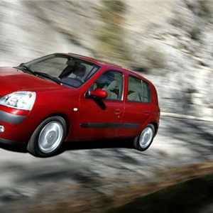 Renault-Clio_2004.jpg