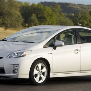 Toyota_Prius_2010.jpg