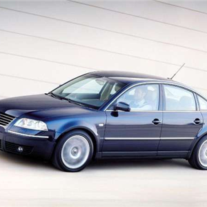 Volkswagen-Passat_W8_2001.jpg